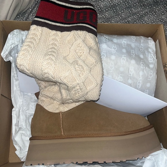 Ugg - Picture 2 of 2